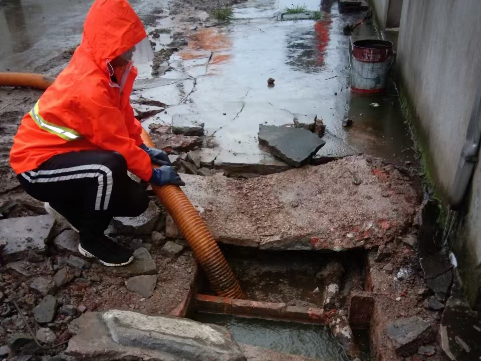 宣化专业清理污水池 炜誉市政以规范流程守护城市 “肠道”