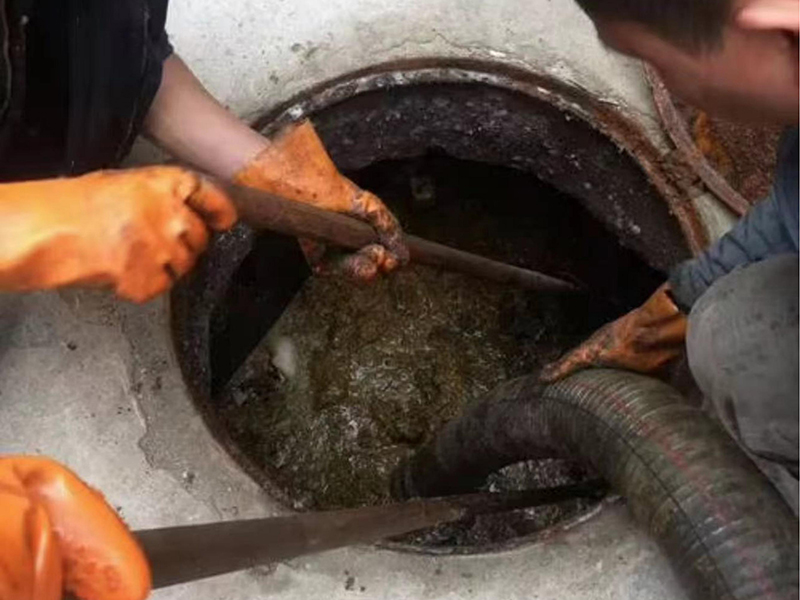 宣化清理化粪池时如何避免沼气的危害?